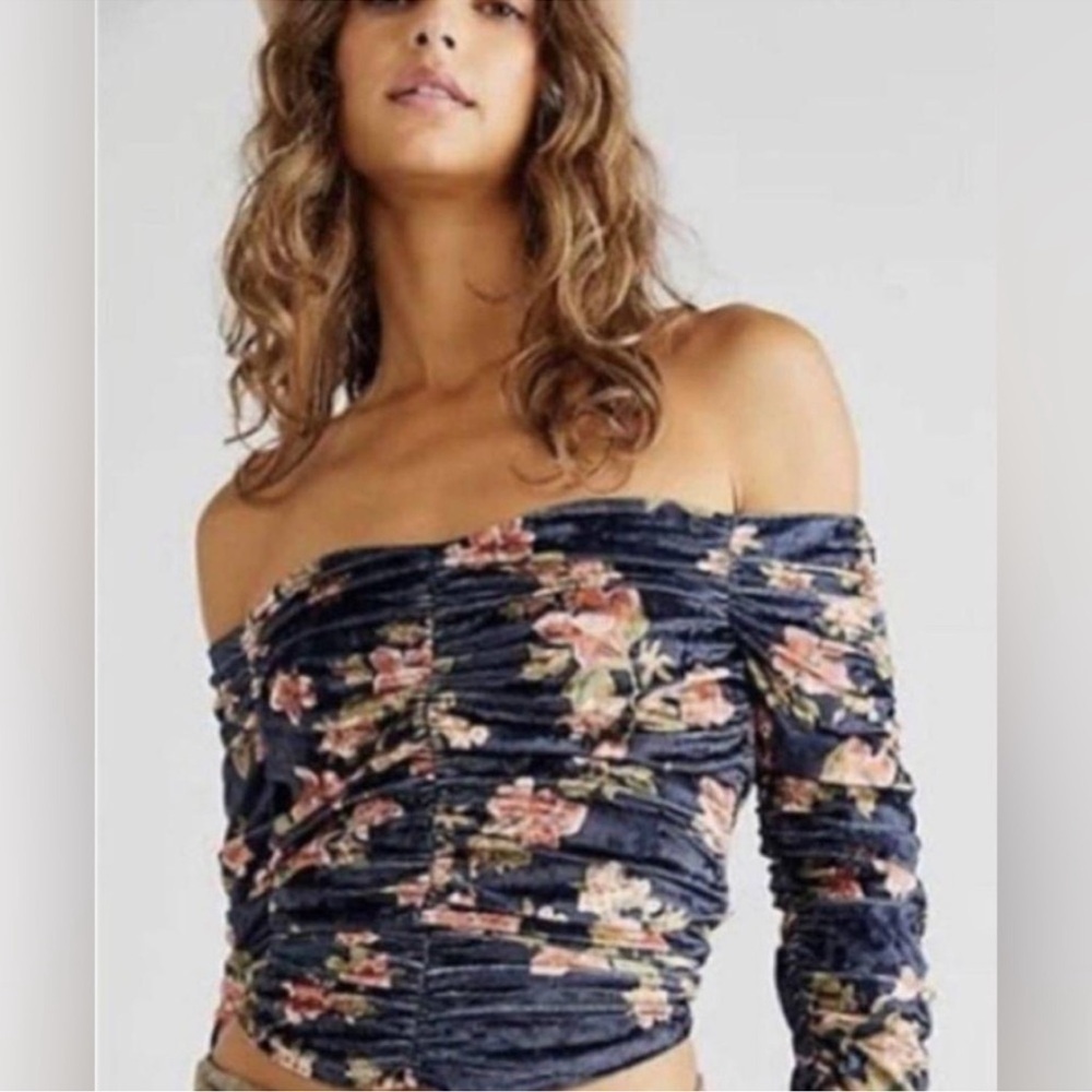NEW Free People Reina Velvet Blue Pink Ruched Off The Shoulder Crop Blouse S - Picture 4 of 10